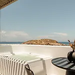 Naxos Rhyton 4*