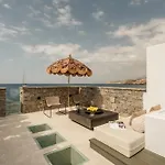 Naxos Rhyton 4*